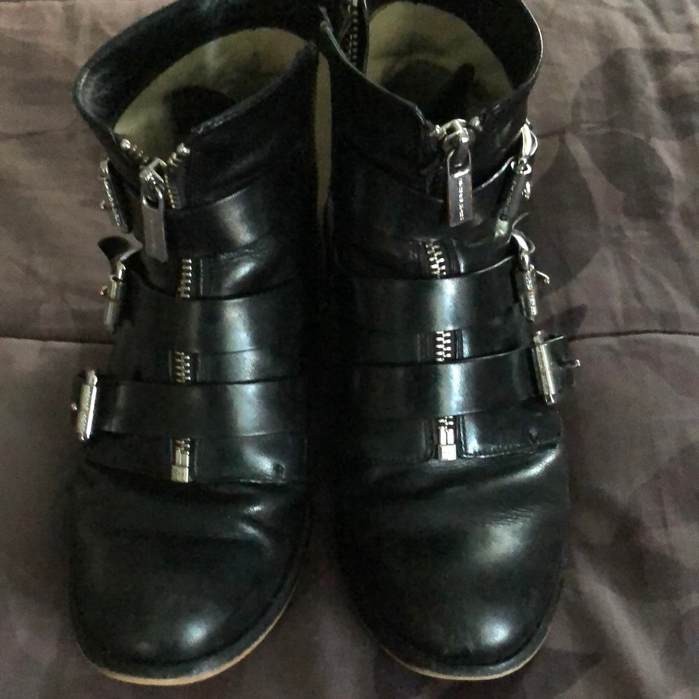 Michael Kors ‘Michael’ moto ankle boots. 1 zipper needs a fix or replace. W 7.5
